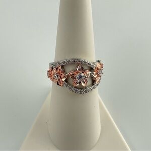 Elegant Floral Silver and Rose Gold Ring with Clear Crystals